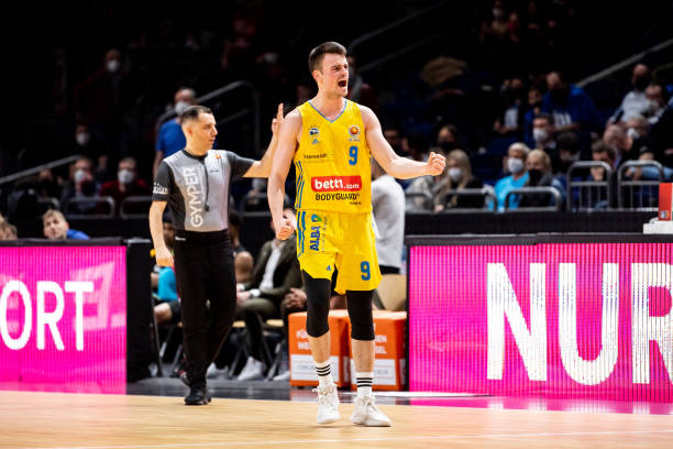 据现场观众 据现场观众